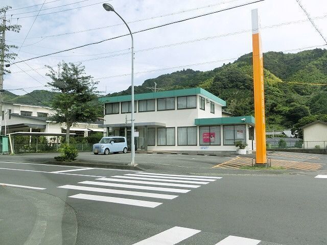 近くのしずおか焼津信用金庫まで450m（徒歩6分）