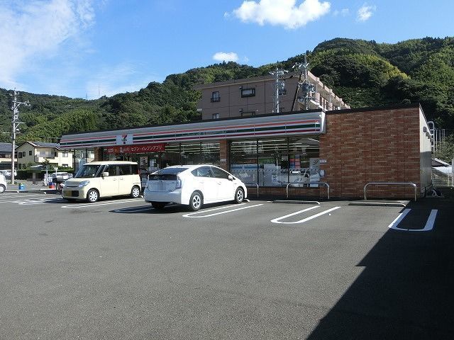 近くのセブンイレブンまで350m（徒歩5分）