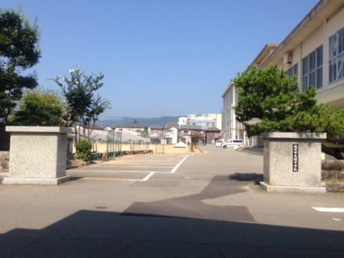 近くの光陽中学校まで450m（徒歩6分）