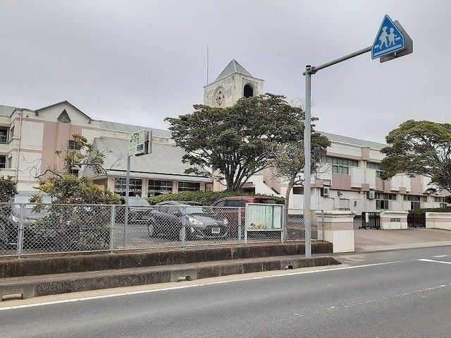 近くの神栖市立横瀬小学校まで800m（徒歩10分）