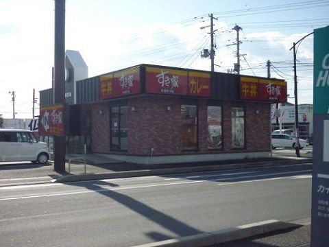 近くのすき家郡山鳴神店まで300m（徒歩4分）