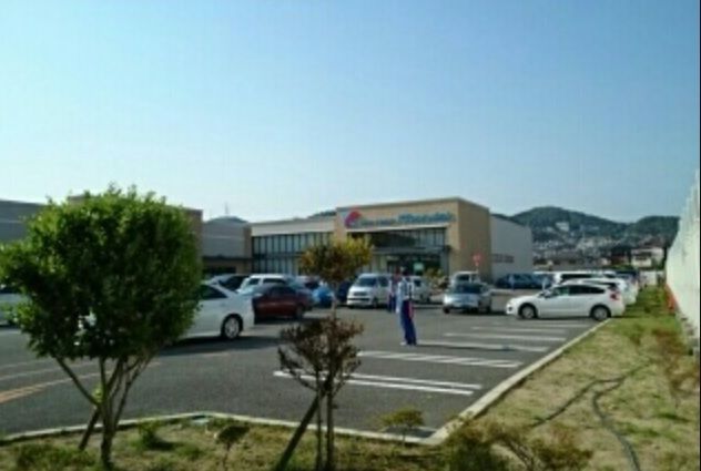 近くの万代 南花屋敷店まで300m（徒歩4分）
