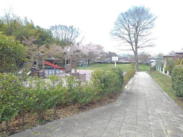 近くの矢田公園まで1,200m（徒歩15分）
