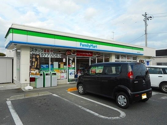 近くのコンビニまで1,600m（徒歩20分）