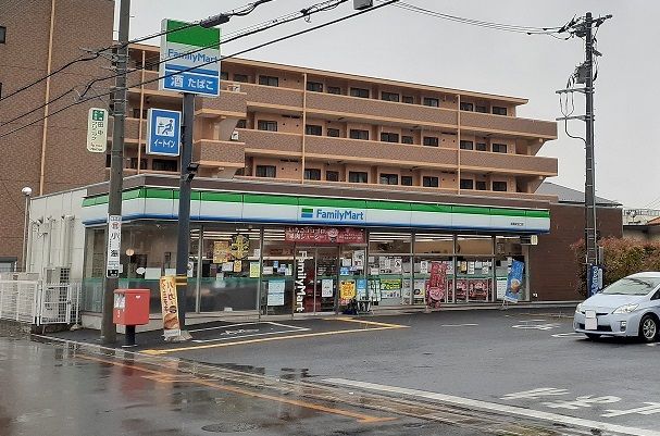 近くのファミリーマート 指扇駅北口店まで550m(徒歩7分)