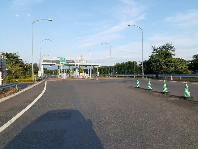 近くの新津インターまで1,100m（徒歩14分）