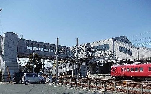 近くの伊奈駅まで350m(徒歩5分)
