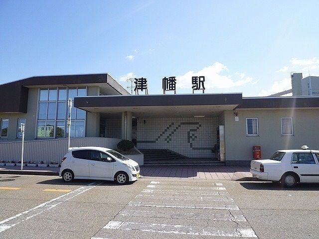 近くの津幡駅まで1,100m（徒歩14分）