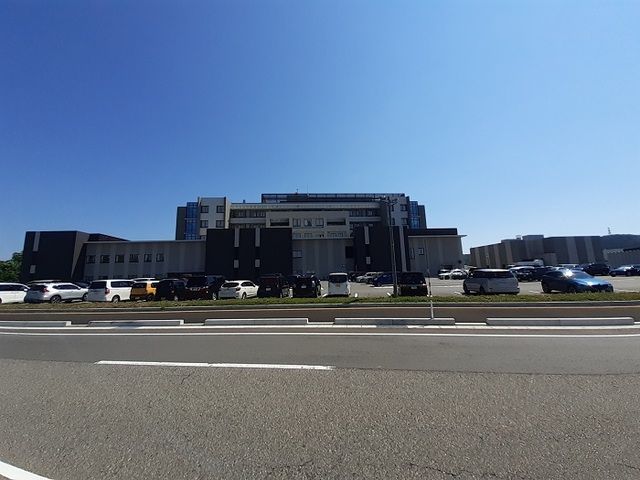 近くの村上総合病院まで1,400m（徒歩18分）