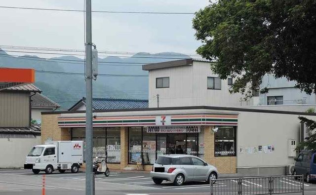 近くのセブンイレブンまで350m(徒歩5分)