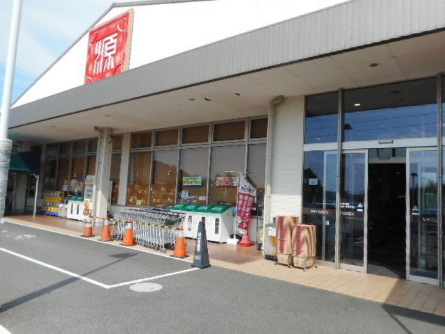 近くのスーパーまで2,400m（徒歩30分）