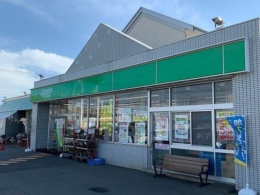 近くのコープさっぽろ 桔梗店まで500m（徒歩7分）