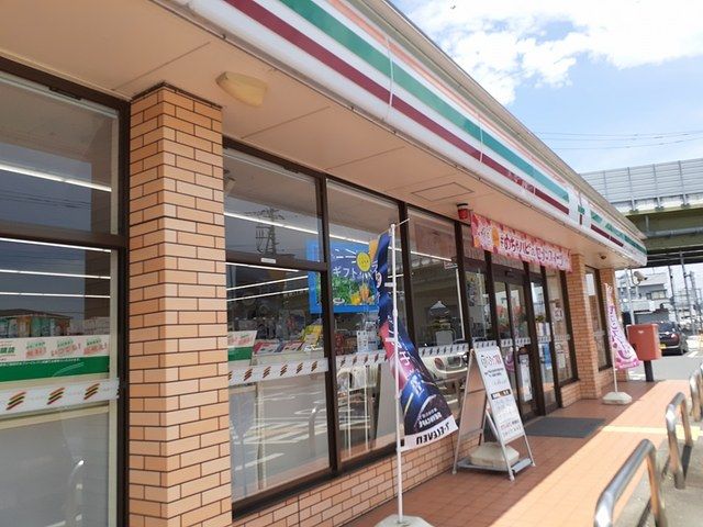 近くのセブンイレブン幸手緑台店まで711m(徒歩9分)