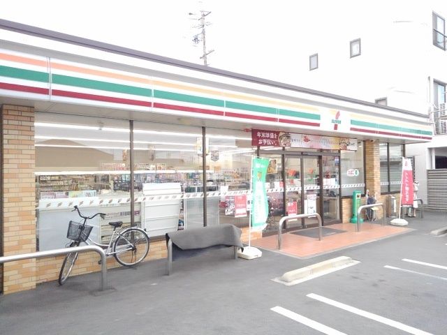 近くのコンビニまで340m（徒歩5分）