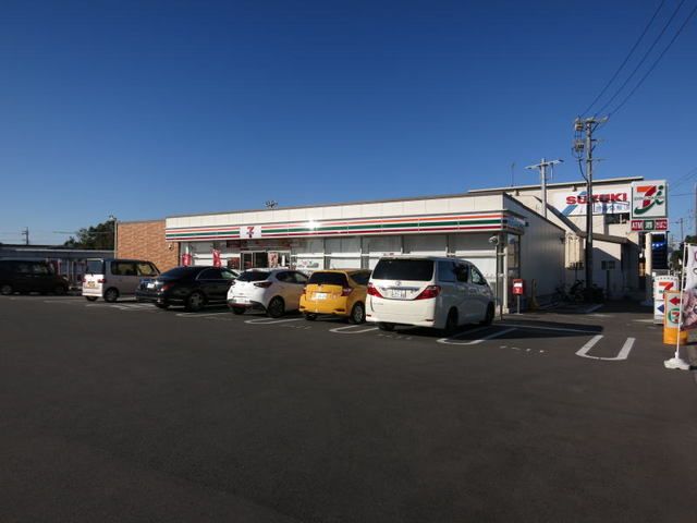 近くのコンビニまで650m（徒歩9分）