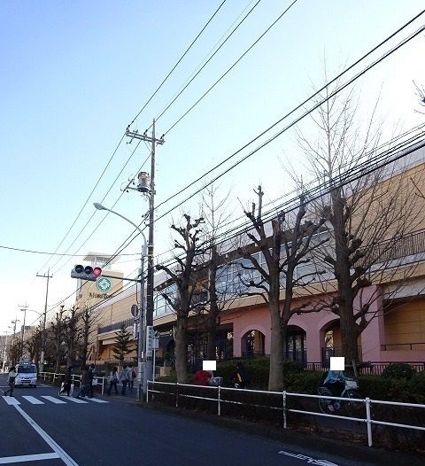 近くのモリタウンまで1,500m(徒歩19分)