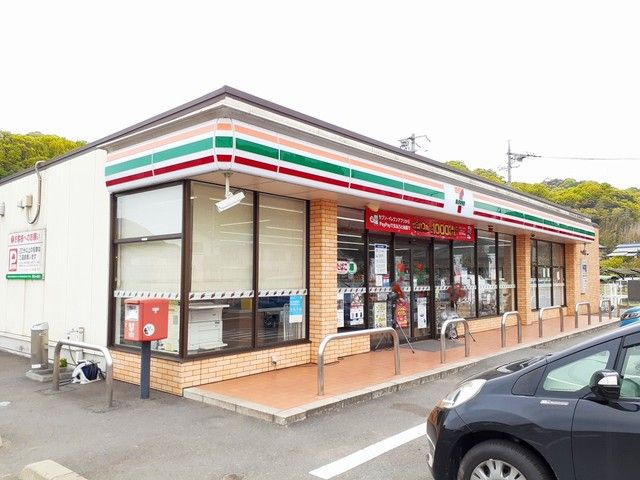 近くのコンビニまで650m（徒歩9分）