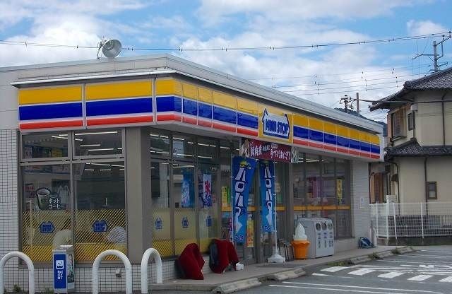 近くのコンビニまで1,100m（徒歩14分）