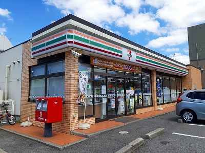 近くのセブンイレブンまで730m（徒歩10分）