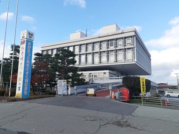 近くの寒河江市役所まで2,100m（徒歩27分）