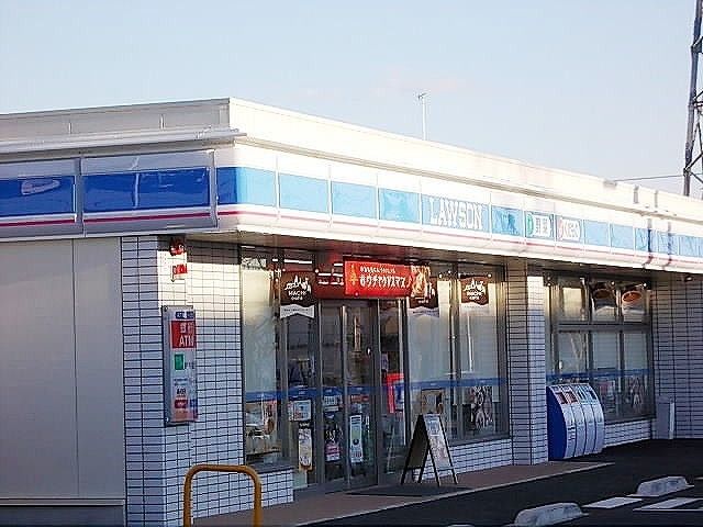 近くのコンビニまで300m（徒歩4分）