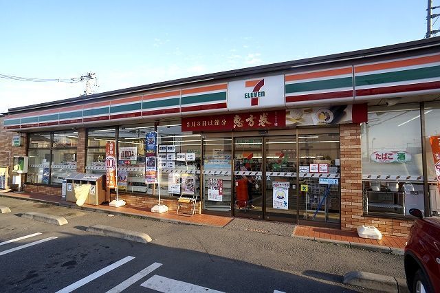 近くのコンビニまで650m（徒歩9分）