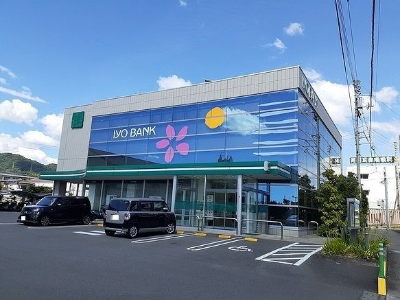 近くの伊予銀行久米支店様まで200m（徒歩3分）