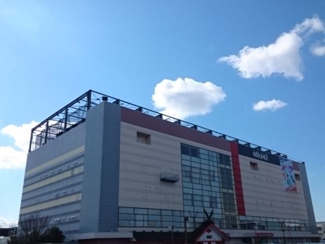 近くのラウンドワン様まで750m(徒歩10分)