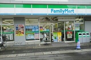 近くのファミリーマートまで350m(徒歩5分)