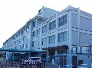 近くの四郷小学校まで2,100m(徒歩27分)