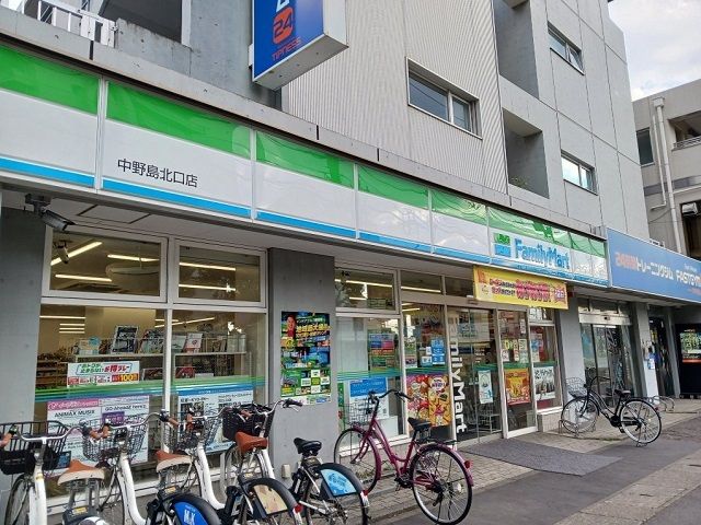 近くのファミリーマート中野島北口店まで400m（徒歩5分）