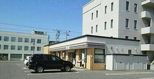 近くのセブンイレブン栄町１丁目店まで450m（徒歩6分）