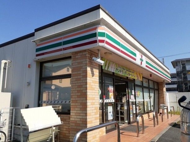 近くのセブンイレブンまで350m（徒歩5分）