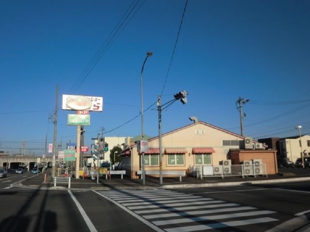 近くの飲食店まで600m（徒歩8分）