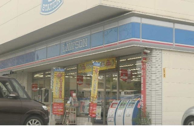 近くのローソン大供本町店まで82m（徒歩2分）