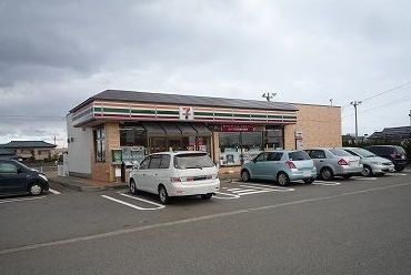近くのセブンイレブン燕東太田店まで1,100m(徒歩14分)