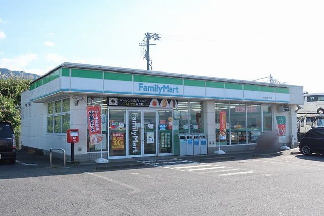 近くのファミリーマートまで1,800m(徒歩23分)