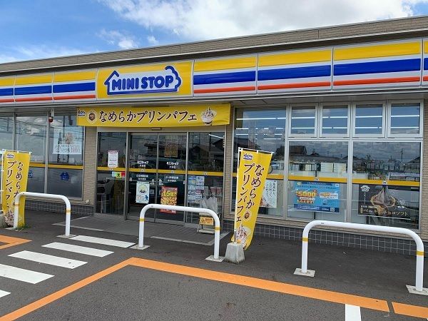近くのミニストップ名古屋曽根店まで450m（徒歩6分）