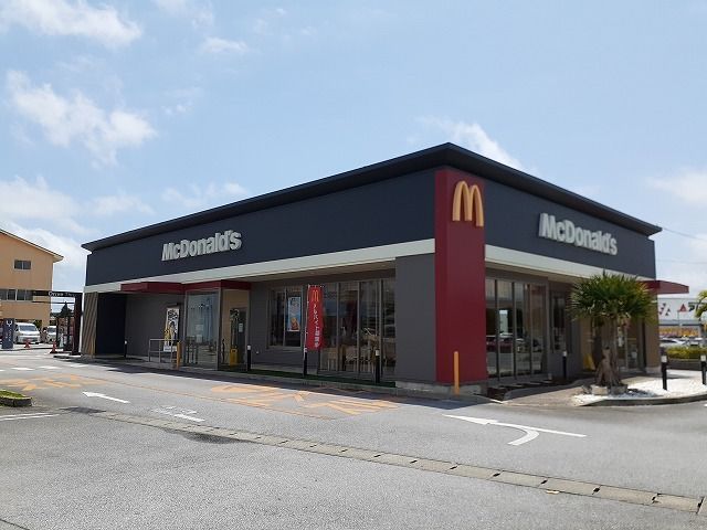 近くのマクドナルド具志川店まで400m（徒歩5分）