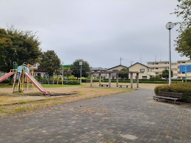 近くの公園まで184m（徒歩3分）