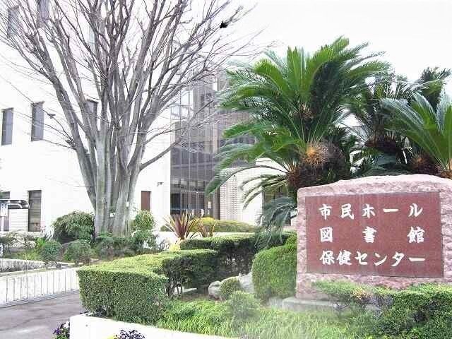 近くの弥富市立図書館まで600m(徒歩8分)