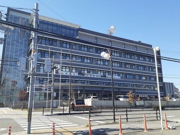 近くの弥富市役所まで700m(徒歩9分)
