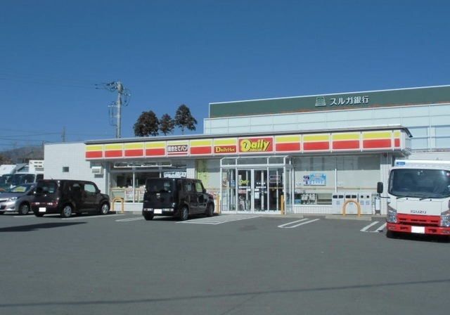 近くのデイリーヤマザキ御殿場東田中店まで650m（徒歩9分）