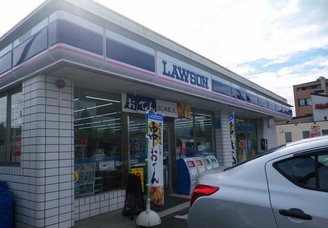 近くのローソン御殿場東田中店まで450m（徒歩6分）