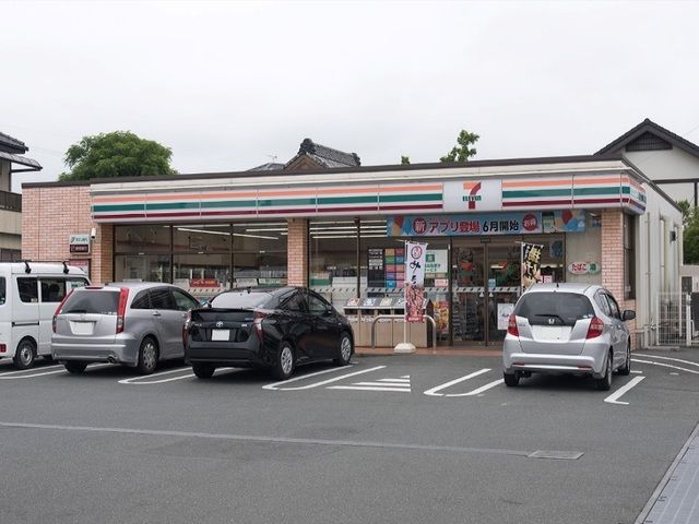 近くのセブンイレブン 浜北小松東店まで550m(徒歩7分)