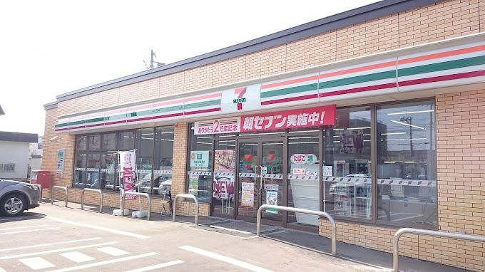 近くのセブンイレブン札幌新琴似四番通まで600m（徒歩8分）