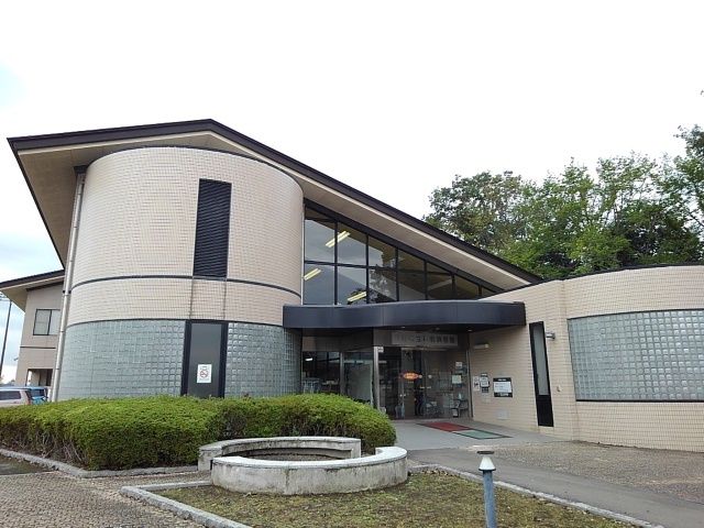 近くの下野市立石橋図書館まで1,200m（徒歩15分）