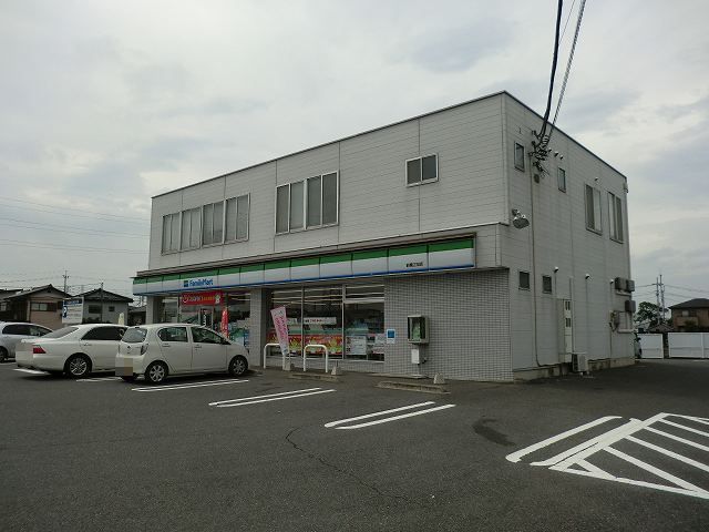 近くのファミリーマート前橋江田店まで500m(徒歩7分)