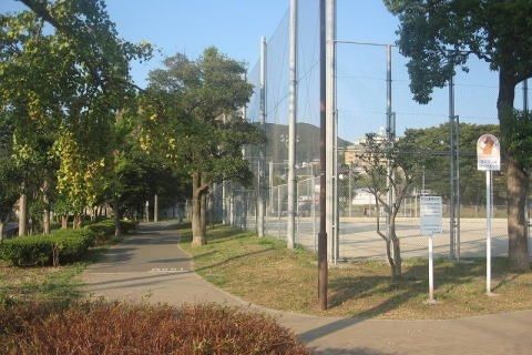 近くの公園まで300m（徒歩4分）