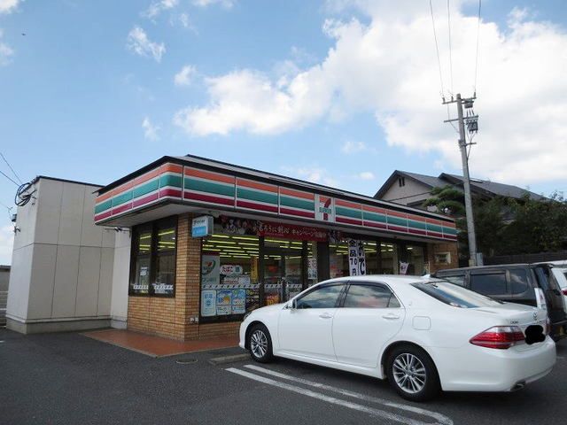 近くのコンビニまで650m（徒歩9分）